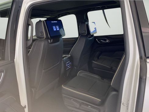 Used 2024 Chevrolet Suburban Premier AWD/4WD image 22