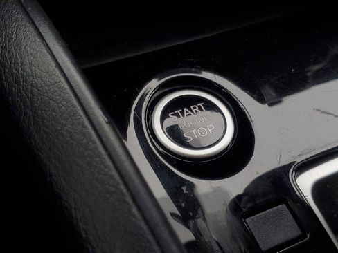 Used 2023 Nissan Versa SV image 17