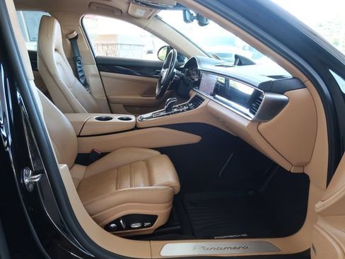 Used 2019 Porsche Panamera RWD image 37
