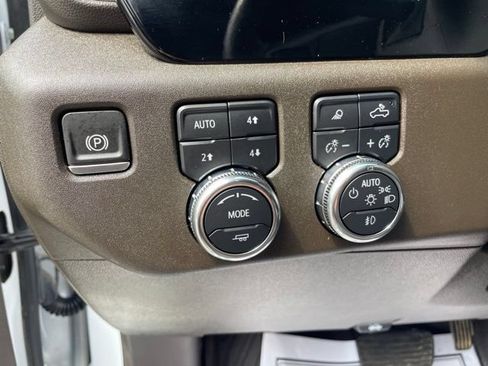 Used 2024 GMC Sierra 2500 SLT w/ SLT Premium Package AWD/4WD image 17