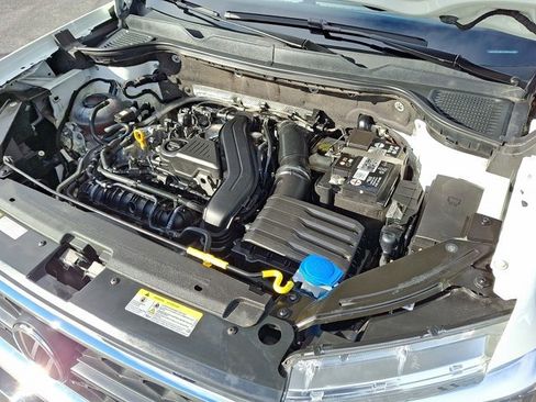 Used 2023 Volkswagen Taos SE w/ Black Wheel Package image 32