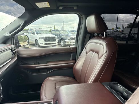 Used 2024 Ford Expedition Limited RWD image 16