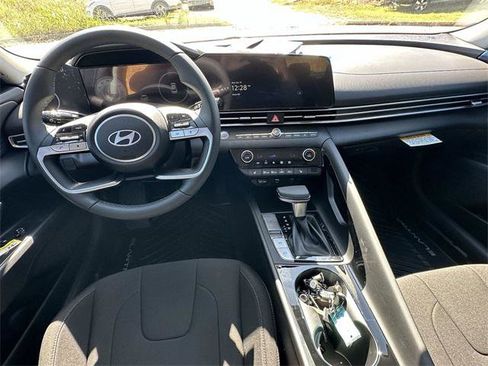 New 2025 Hyundai Elantra SEL image 22