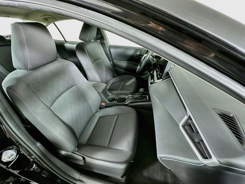Used 2025 Toyota Corolla LE FWD image 29