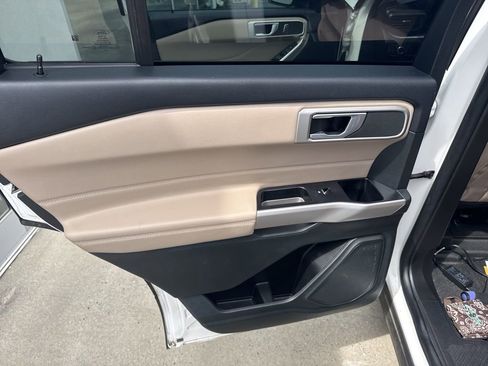 Used 2023 Ford Explorer XLT image 17