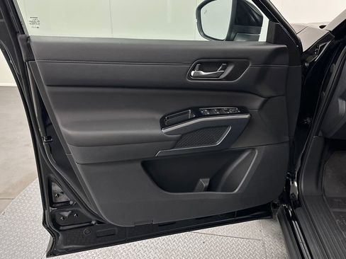 Certified 2024 Nissan Pathfinder SL w/ Black Appearance Package AWD/4WD image 18