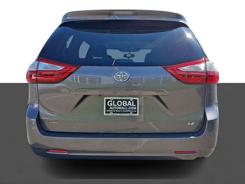 Used 2015 Toyota Sienna LE image 6