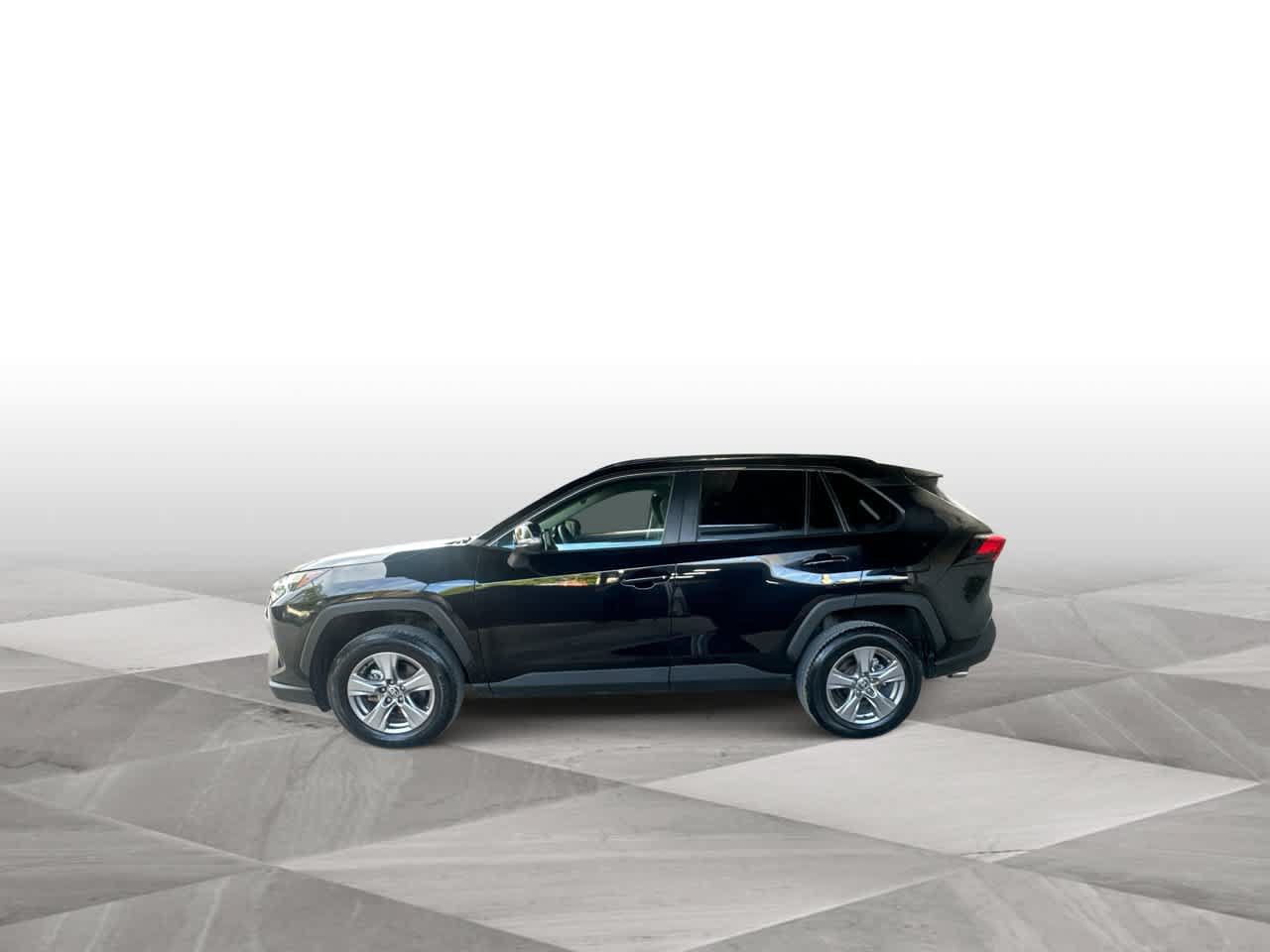 Used 2025 Toyota RAV4 XLE FWD image 5