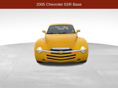 Used 2005 Chevrolet SSR w/ Preferred Equipment Group image 2