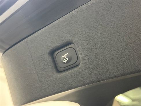 Used 2023 Lincoln Nautilus Reserve w/ Equipment Group 201A image 9