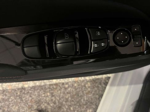 Used 2024 Nissan Altima 2.5 SR FWD image 17