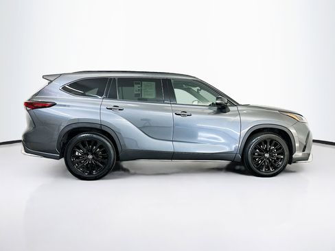 Used 2025 Toyota Highlander XSE AWD/4WD image 10