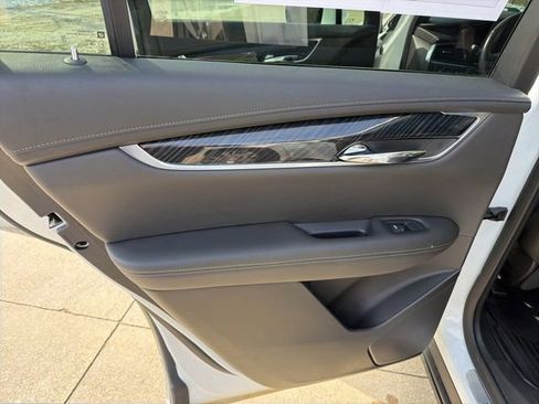 Used 2021 Cadillac XT6 Premium Luxury image 12