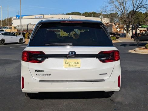 New 2026 Honda Odyssey Touring image 7