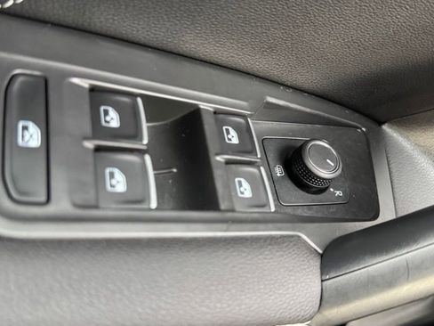 Used 2023 Volkswagen Tiguan SE R-Line AWD/4WD image 17