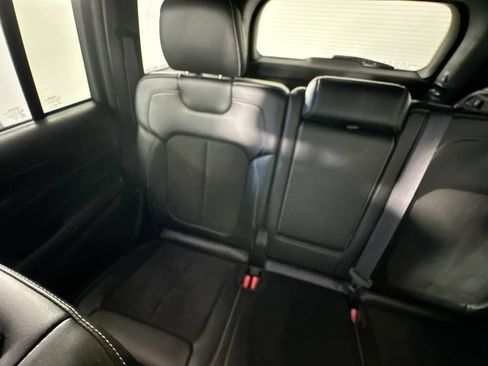 Used 2023 Jeep Grand Cherokee Altitude AWD/4WD image 12