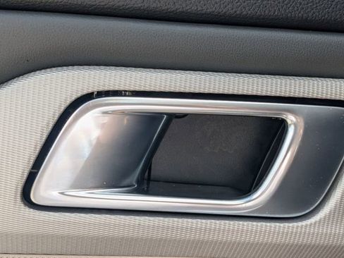 Used 2025 Ford Explorer Active RWD image 27