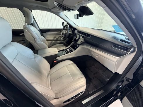 Used 2022 Jeep Grand Cherokee L Overland w/ Luxury Tech Group IV AWD/4WD image 26