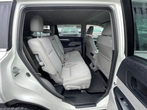 Used 2014 Toyota Highlander Plus AWD/4WD image 32