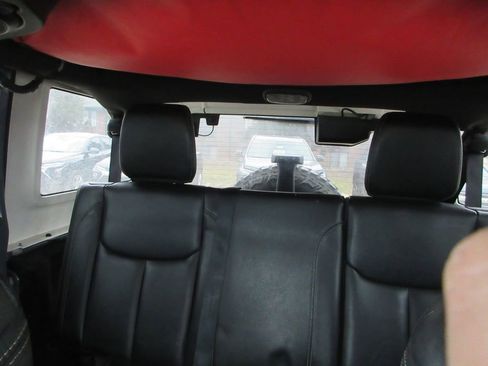 Used 2014 Jeep Wrangler Unlimited Sahara w/ Max Tow Package image 9