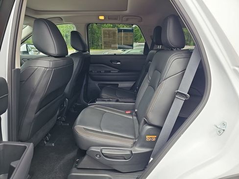 Used 2025 Nissan Pathfinder SL w/ SL Premium Package AWD/4WD image 20