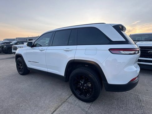 Used 2024 Jeep Grand Cherokee Altitude RWD image 3