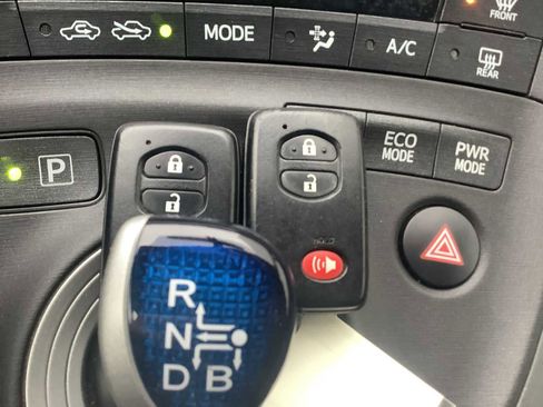 Used 2011 Toyota Prius Five w/ Navigation Pkg image 20