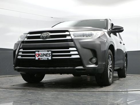 Used 2017 Toyota Highlander AWD V6 image 38
