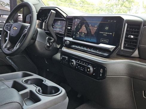 Used 2024 Chevrolet Silverado 2500 LT image 31