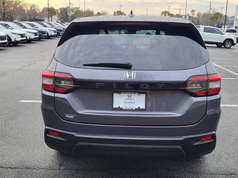 Certified 2023 Honda Pilot LX image 3