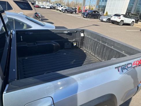 Certified 2018 Toyota Tacoma TRD Off-Road image 6