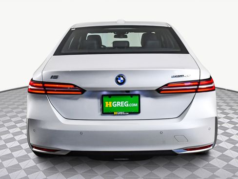 Used 2025 BMW i5 eDrive40i image 7