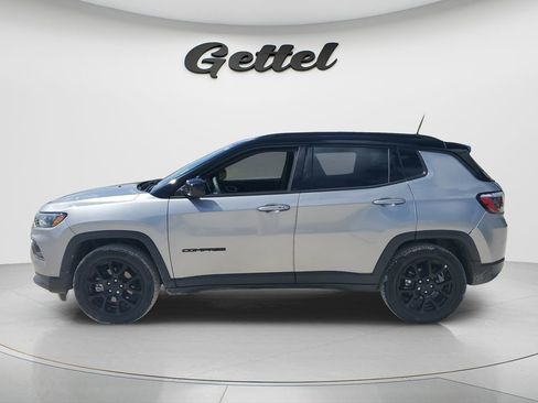 Used 2022 Jeep Compass Latitude FWD image 8