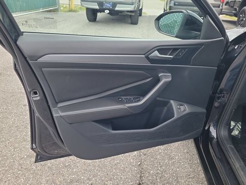 Used 2024 Volkswagen Jetta SE FWD image 19