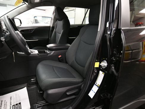 Certified 2022 Toyota RAV4 LE image 10