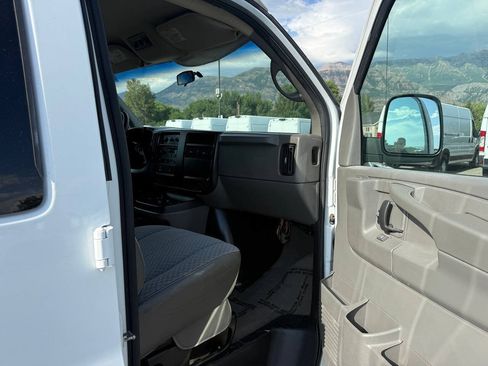Used 2007 GMC Savana 3500 Extended Passenger w/ LT Preferred Equipment Group RWD image 18