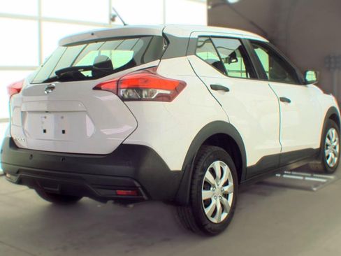 Used 2020 Nissan Kicks S FWD image 3