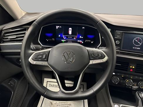 Used 2022 Volkswagen Jetta SE image 14
