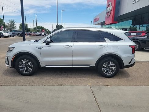 Used 2022 Kia Sorento S FWD image 4