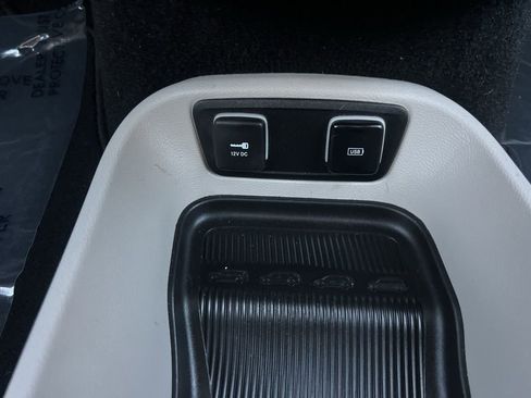 Used 2018 Chrysler Pacifica Limited image 57