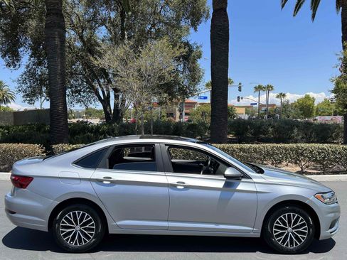 Used 2021 Volkswagen Jetta SE FWD image 16