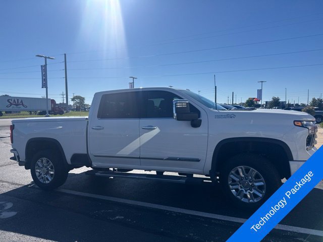 Used 2024 Chevrolet Silverado 2500 High Country w/ High Country Premium Package AWD/4WD image 4