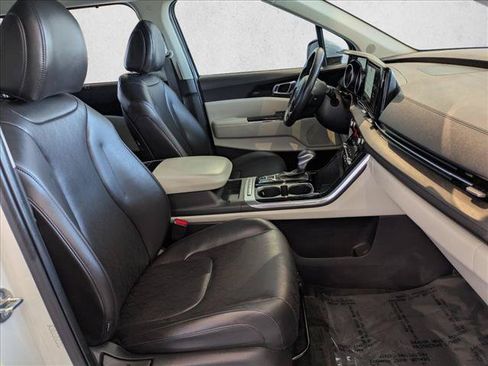 Used 2024 Kia Carnival EX FWD image 21