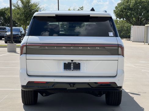 New 2025 Lincoln Navigator L Reserve w/ Jet Appearance Package image 8