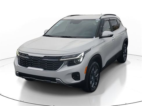 Certified 2024 Kia Seltos S image 2