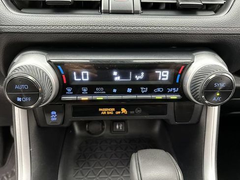 Used 2019 Toyota RAV4 XLE AWD/4WD image 18