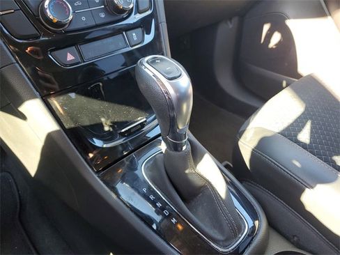 Used 2022 Buick Encore Preferred image 19