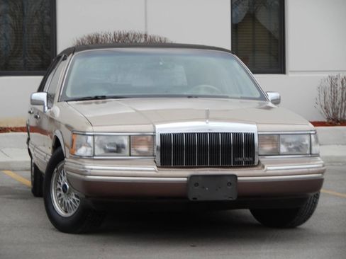 Used 1992 Lincoln Town Car Signature image 5