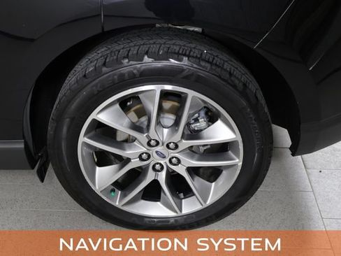 Used 2018 Ford Edge Titanium w/ Technology Package FWD image 12