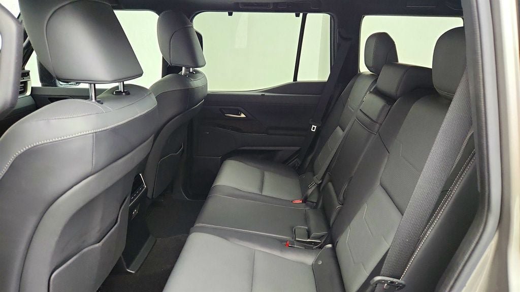 Used 2024 Lexus GX 550 w/ Cold Area Package AWD/4WD image 19